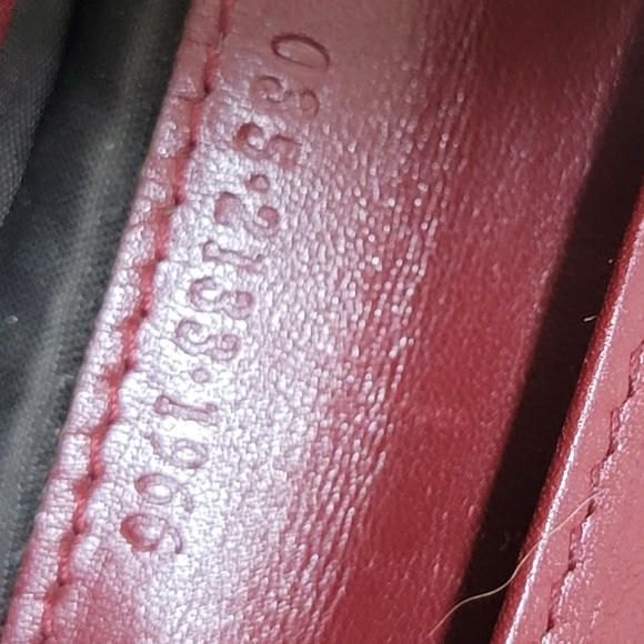 GUCCI vintage G Clip Bifold Wallet Wine Red Leather - Picture 8 of 15
